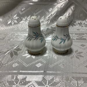 Paragon Elegant White and Gold Salt and Pepper Shakers Elgin Blue